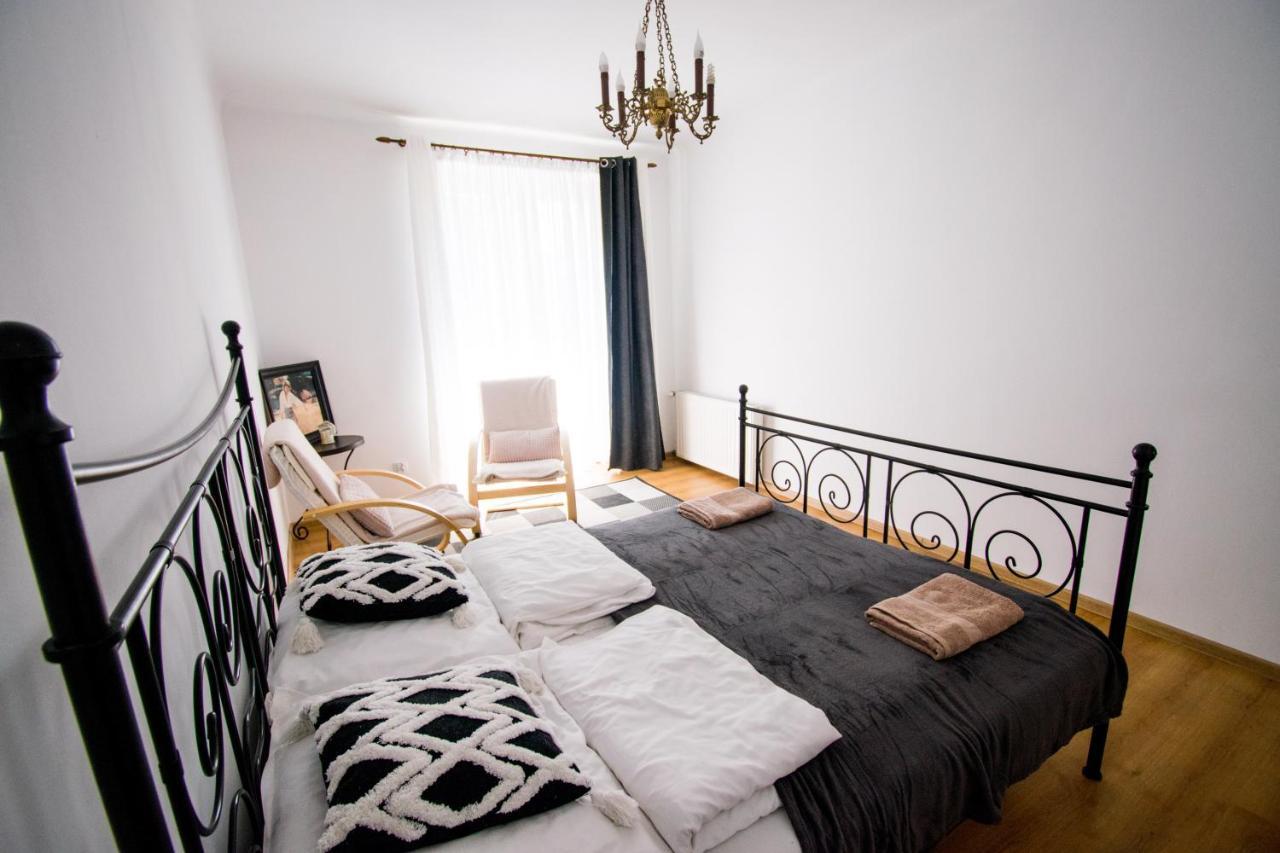 Color 24 Apartament V Lägenhet Stalowa Wola Exteriör bild